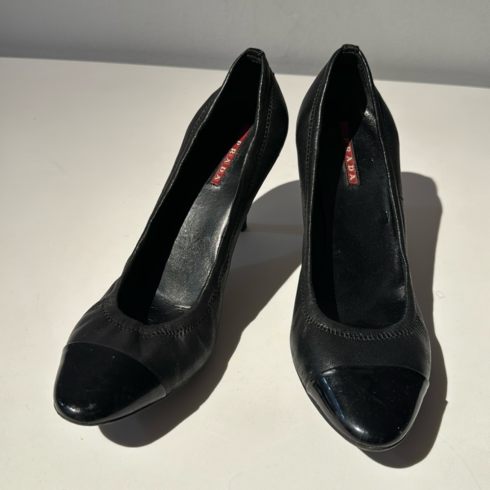 PRADA SOFT BLACK LEATHER SMALL HEEL PUMP PATENT POINT SIZE 8 GREAT CONDITION